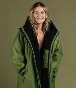 Dryrobe Advance Long Sleeve FOREST GREEN BLACK - RECYCLED -Camping Sales Shop Forest Green 6 2024x2024 6dabac77 7301 4cc4 b238 94760314e834