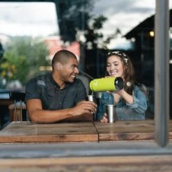 Klean Kanteen Insulated TK Wide With Café Cap 946ml - Black -Camping Sales Shop K32TKWSSL JP bottle brewery pouring lifestyle 1