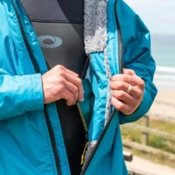 Osprey Unisex Changing Robe Teal 13 Osprey Unisex Changing Robe Teal -Camping Sales Shop su4052 56 changing robe lifestyle 2